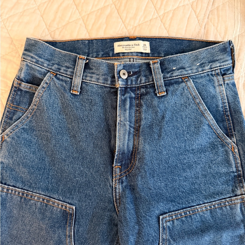 Abercrombie & Fitch Mid Rise Slouchy Jean - Picture 4 of 10
